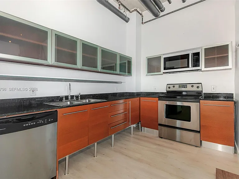 10 SW South River Dr #607 — Photo 6