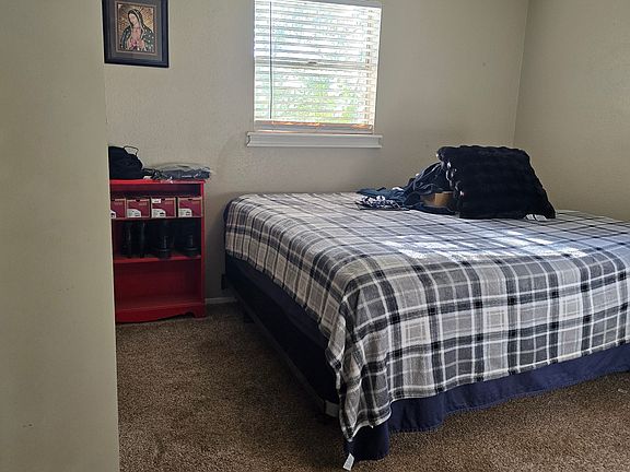 4th image of 428 Sandy Ln
