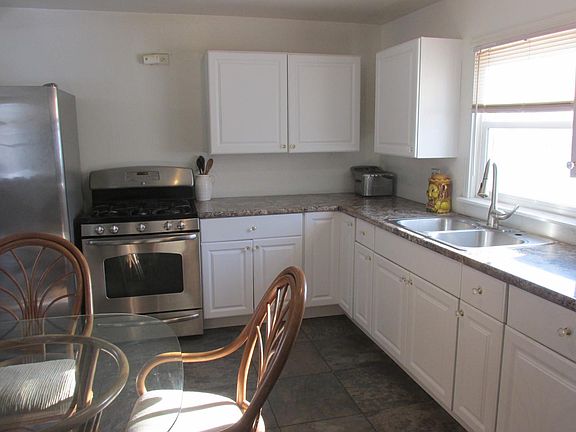 3rd image of 624 N Hollis Ave