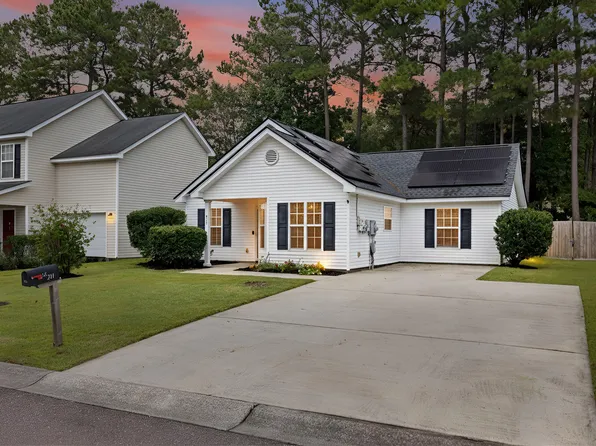 211 Bainsbury Ln, Summerville, SC 29483