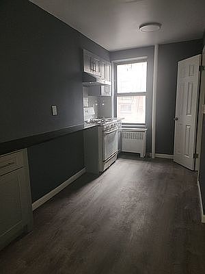 1st image of 89 Mulberry St APT 3