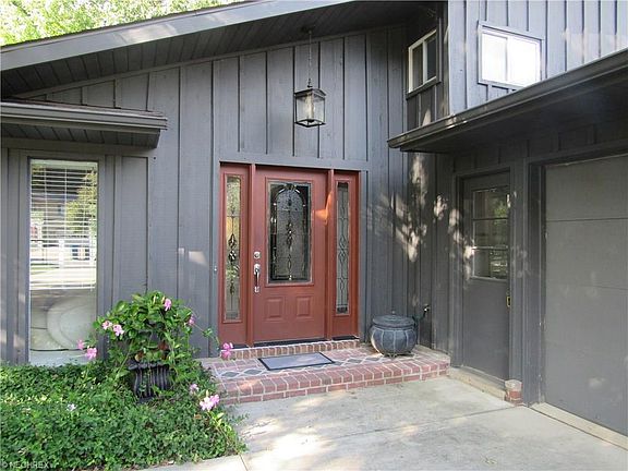 3rd image of 27430 Linwood Cir