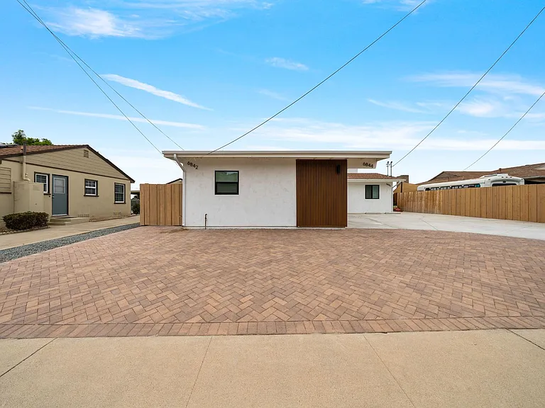 6842 Estrella Ave — Photo 11