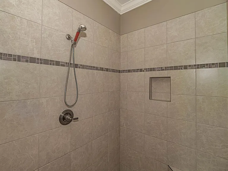 2529 Bella Vista Cir — Photo 17