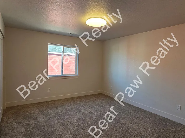 1026 Center Dr — Photo 4