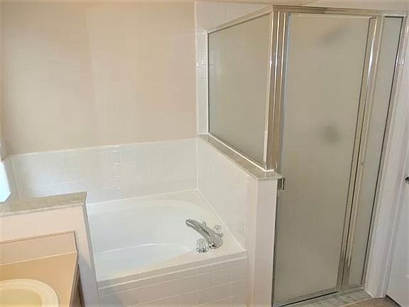 5th image of 7003 Jamestown Manor Dr