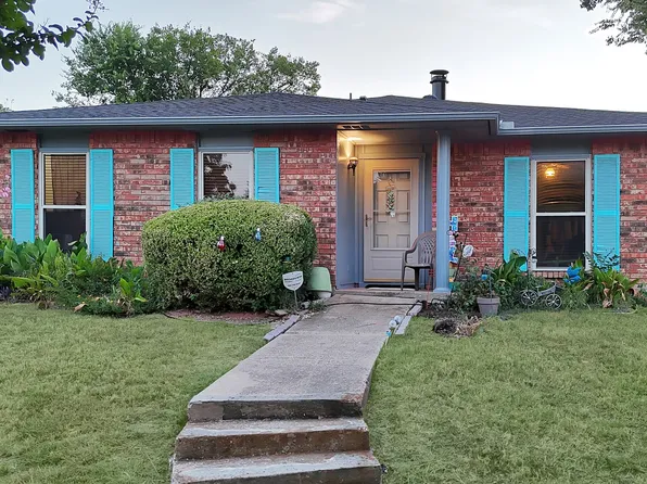 241 S Young Blvd, Desoto, TX 75115