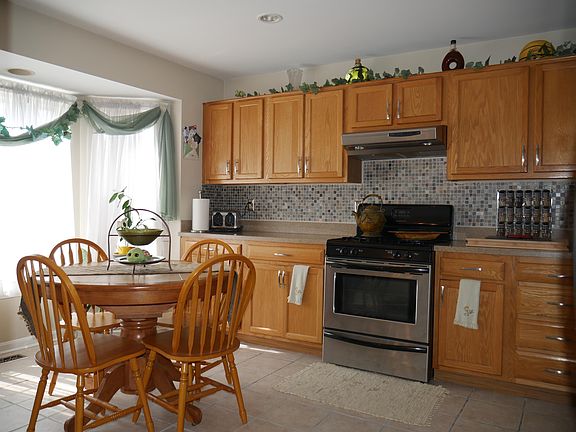 4th image of 306 Stafford Glen Ct