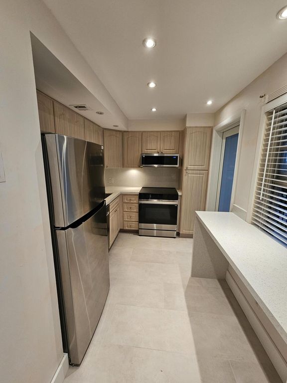 3150 N Palm Aire Dr APT 709, photo 3