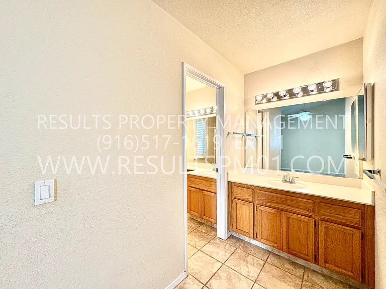 3413 Cobblestone Dr — Photo 25