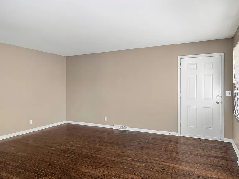 11412 E 19th St S — Photo 4