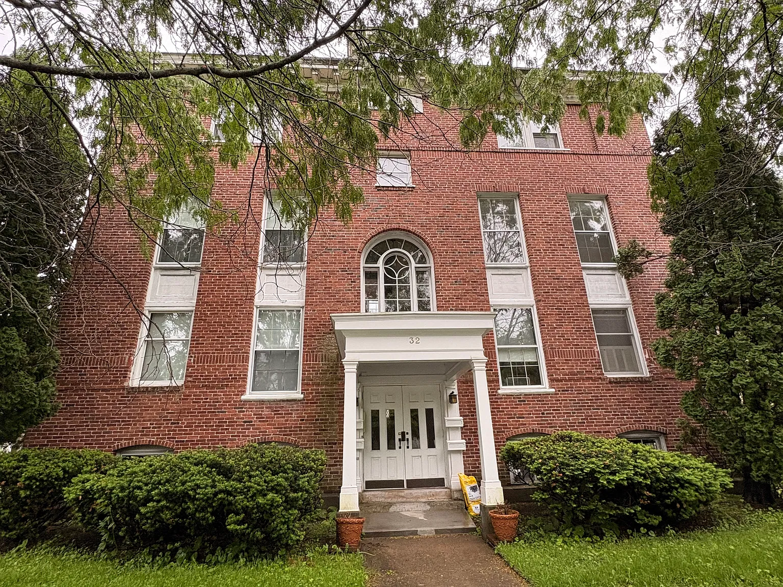 2 bed, 1400 sqft, $2,200 — Photo 1