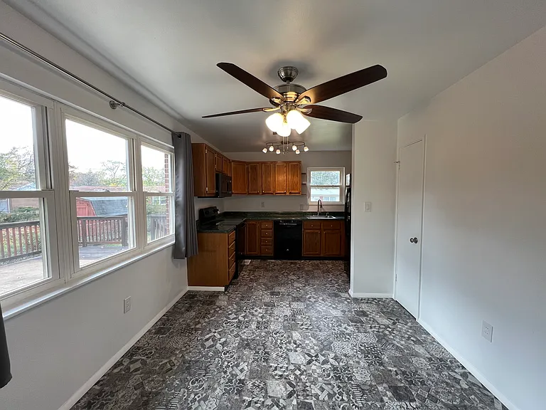 1065 Paddock Dr — Photo 15