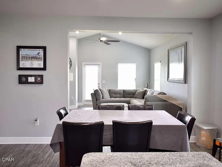 806 Cason Dr — Photo 4