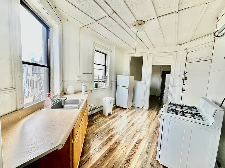 319 8th St #3R — Photo 8
