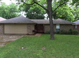 1524 Chamberlain St, Irving, TX 75060