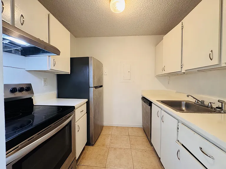 1068 N Benoist Farms Rd — Photo 3