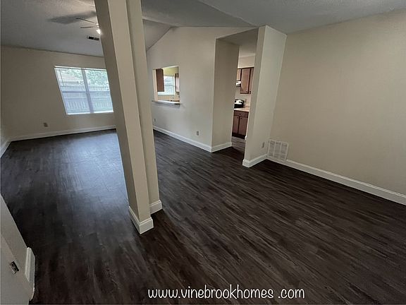 2nd image of 106 Jardin Ct