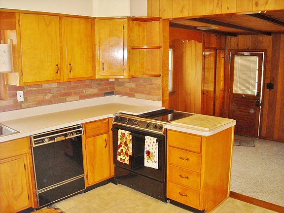 Kitchen 2 w/ Jennaire Downdraft Range