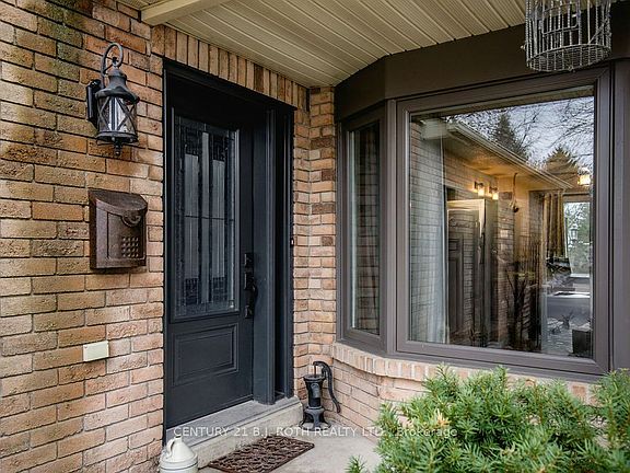 4th image of 71 Garden Dr
