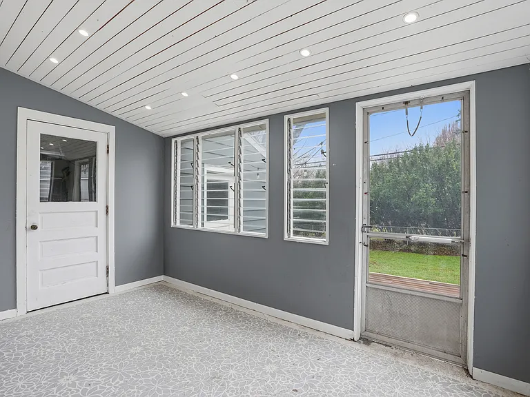 831 Loyola Dr — Photo 30