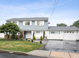 4 Berkshire Rd, Old Bridge, NJ 08857