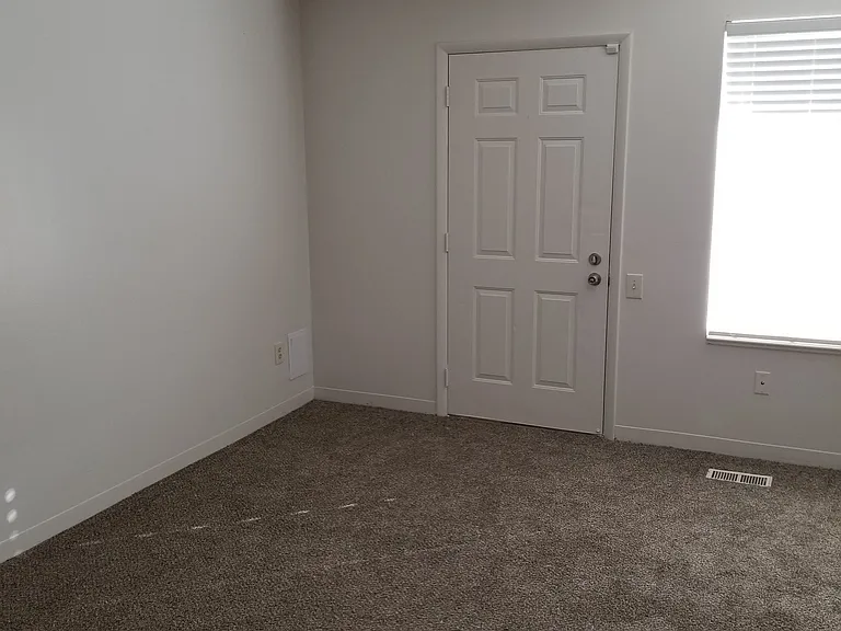 3 Bedroom Kaysville Duplex! — Photo 10