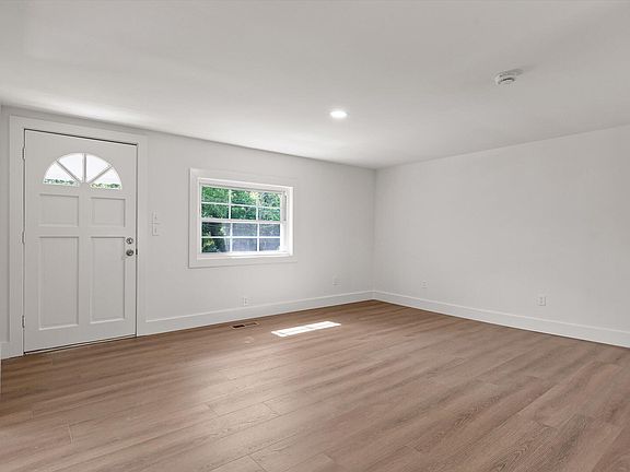 5th image of 3907 Moss Rd