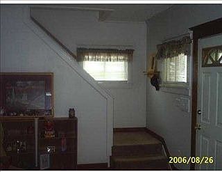 3rd image of 1523 E Bowman St