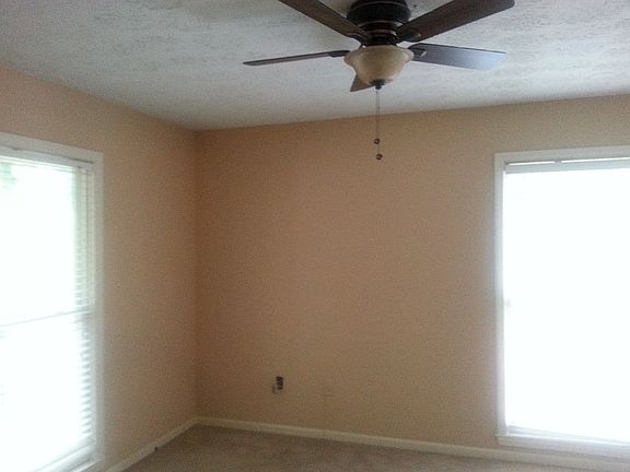 Second bedroom w/ 2 closets