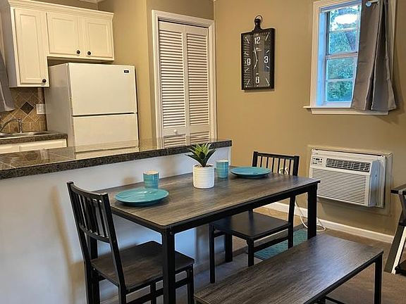 5th image of 718 Ash St #1/2