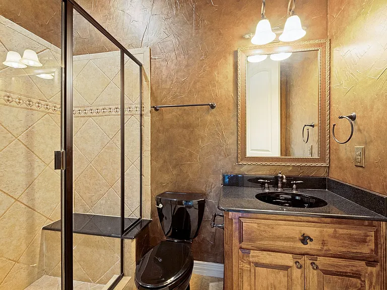 4046 E Hill Dr — Photo 10