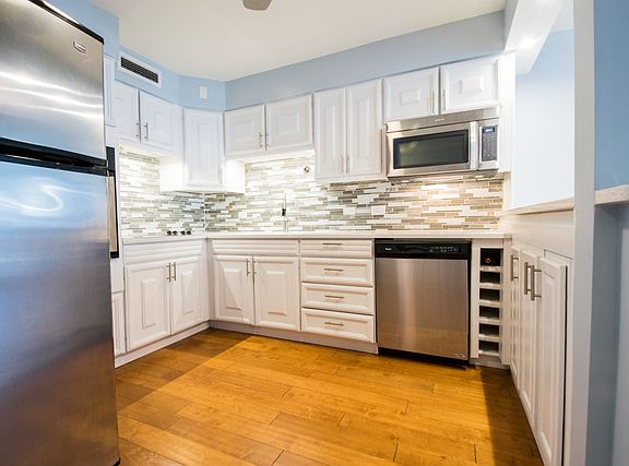 2nd image of 5855 N Sheridan Rd APT 10H