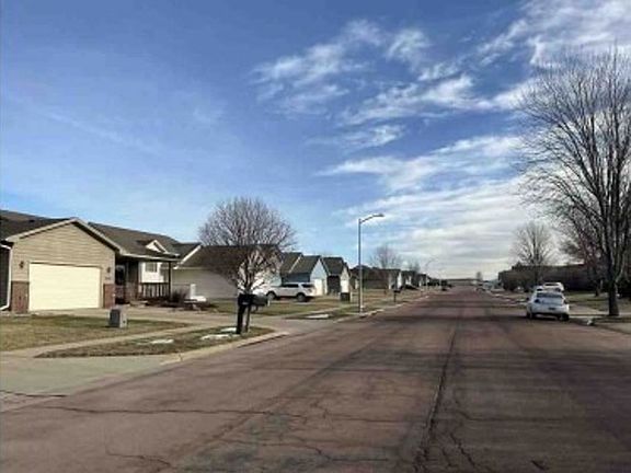 Exterior Neighborhood (street photo)