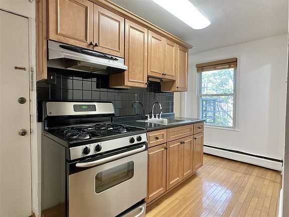 5th image of 354 Varick St #4A