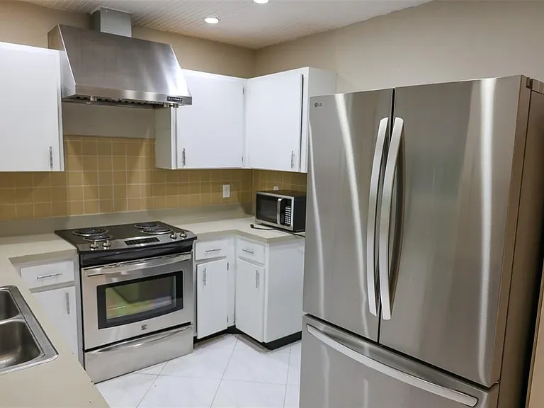 3121 Bordeaux Ln — Photo 11