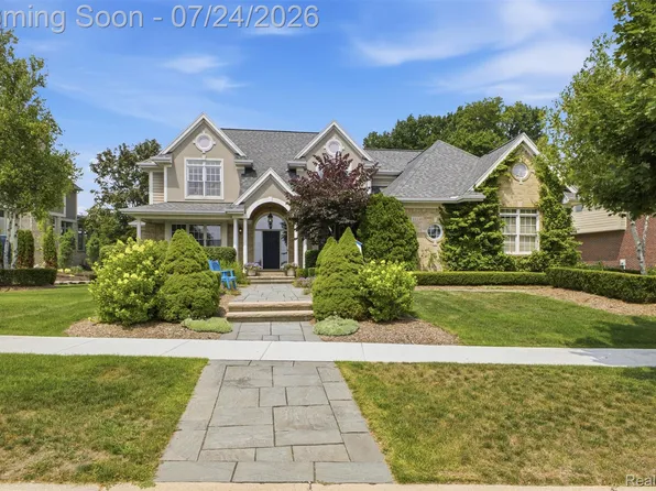 18199 Parkshore Dr, Northville, MI 48168