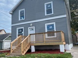 71 Riverside Dr, Racine, WI 53404