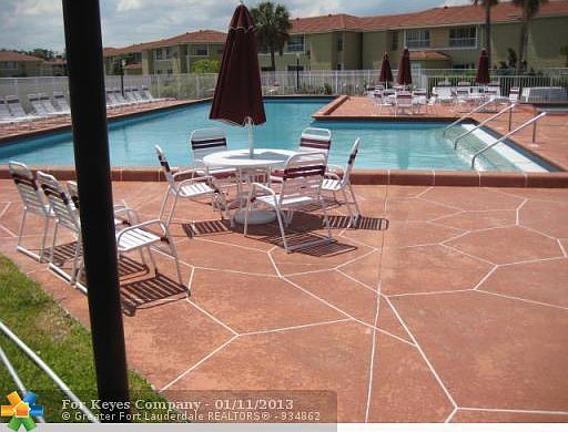 5th image of 814 Twin Lakes Dr #17-H