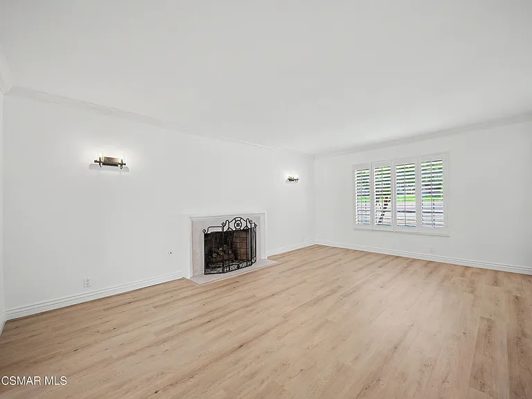 22777 Brenford St — Photo 11