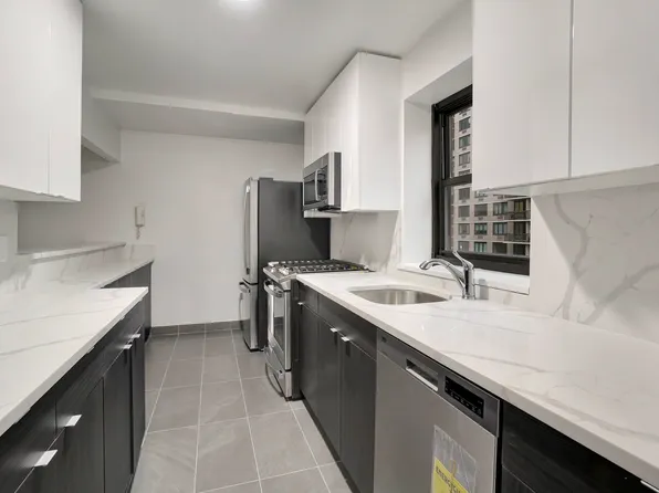 120 East 34th Street image 5 of 16