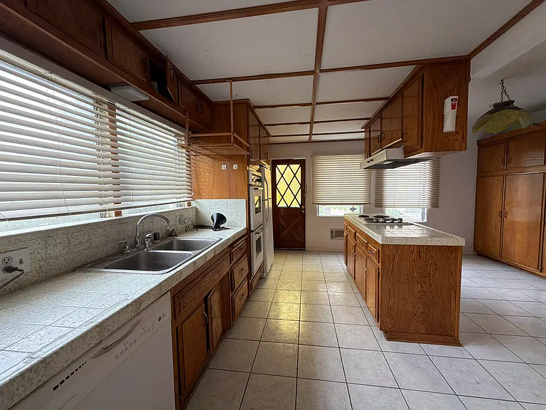 122 E Linda Vista Ave — Photo 5