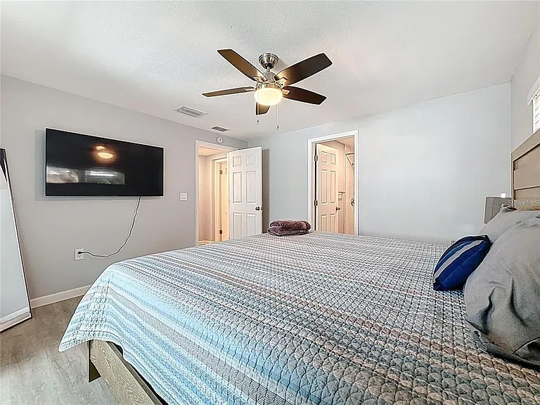 1408 Rogers St — Photo 16