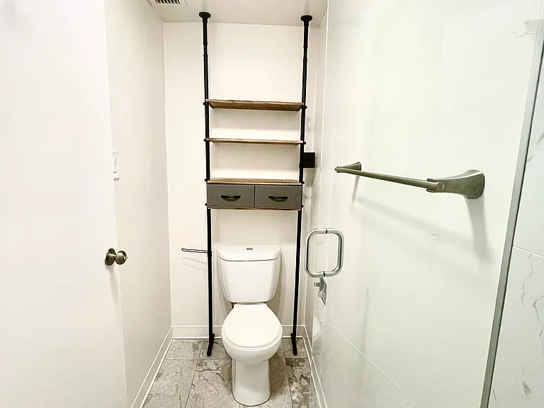 Occidental Towers Apartments — Photo 163
