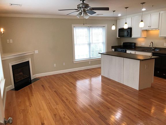 3rd image of 3 Parker St APT E