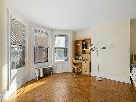 4th image of 404 E 16th St