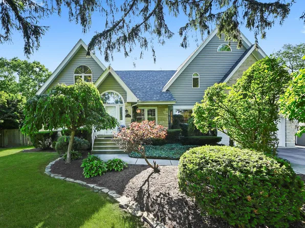 324 N Wilmette Ave, Westmont, IL 60559