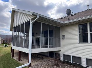 1344 33rd Avenue Cir, Silvis, IL 61282