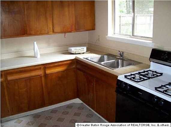 2nd image of 9504 Kingcrest Pkwy