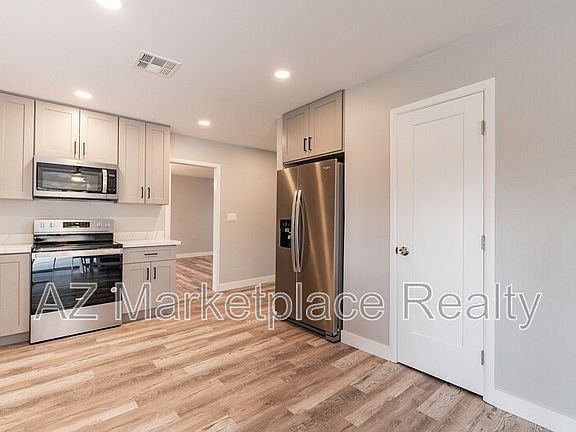 4th image of 2318 E Lupine Ave